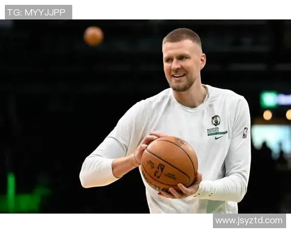 纽约尼克斯球员波尔津吉斯获评最佳防守球员奖项，彰显新生代力量