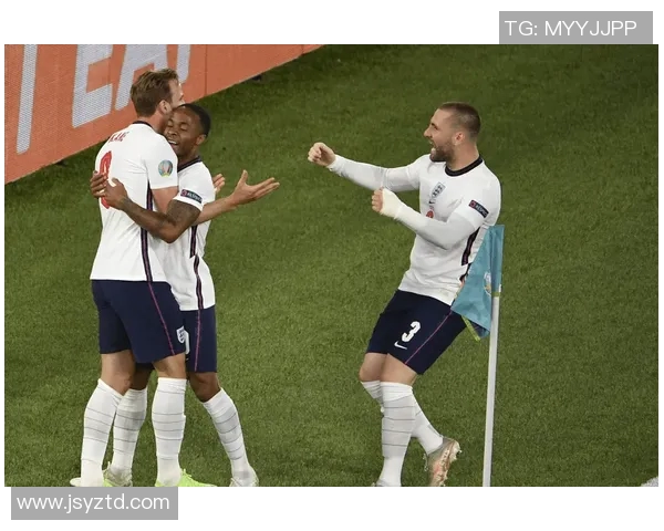 女王巡游与雷丁的激烈对决展现足球魅力与团队精神的巅峰之战